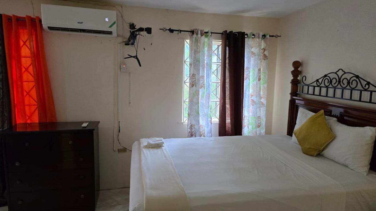 Wizzy Apartment White River أوشو ريوس الغرفة الصورة